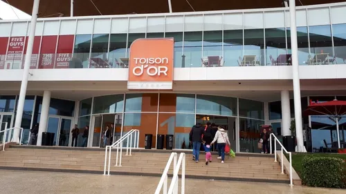 Un vide-dressing solidaire à la Toison d’Or